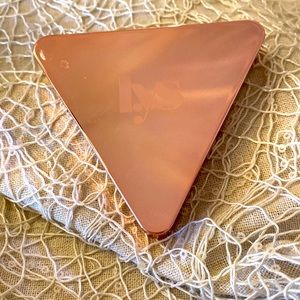 LYS Beauty. No Limits-Matte Bronzer. Never Used.